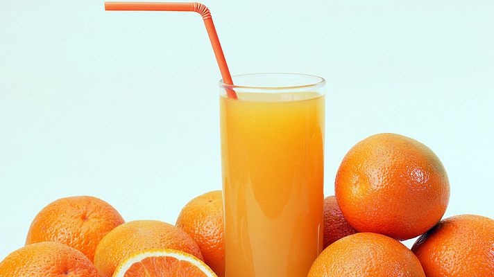 Диетологи рассказали, что выбрать на завтрак: чашку чая или апельсиновый сок