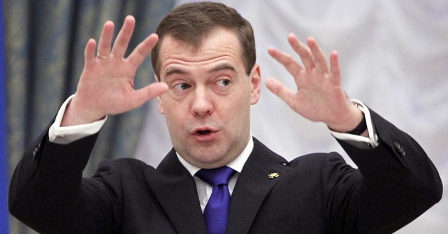 Медведев примчался в Крым, чтоб пожаловаться на Украину