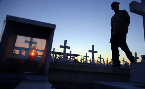 В Турции начались похороны на «кладбище предателей»