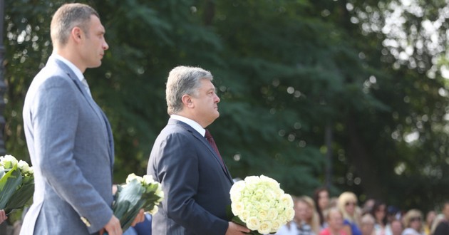 Порошенко призвал церковь дать четкую оценку событиям на Донбассе