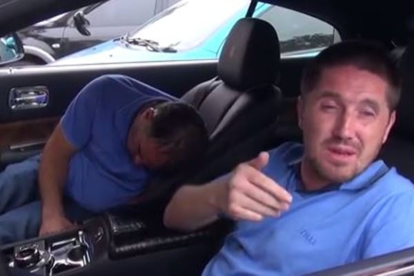 "Мне на ваше МВД пох***": в Харькове пьяный бизнесмен на Rolls Royce издевался над полицейскими