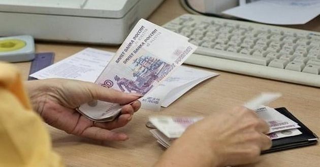 Медведев замолвил словечко: крымским бабушкам накинули к пенсии аж 16 рублей