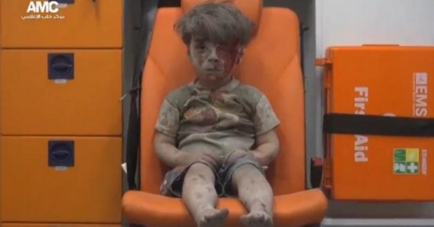 Бомбардировки Сирии: мир ужаснули кадры с окровавленным мальчиком. ФОТО, ВИДЕО