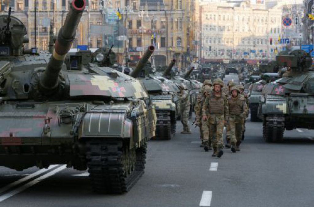 Репетиция парада: убитые дороги по вине министра обороны 