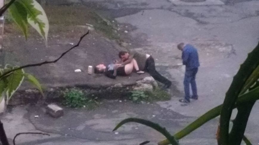 Тернополян шокувала пара, яка зайнялася сексом на асфальті в центрі міста. ФОТО