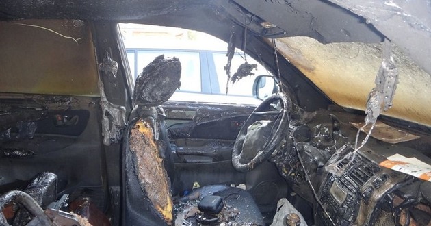 В Киеве сожгли автомобиль известного убийцы собак. ФОТО