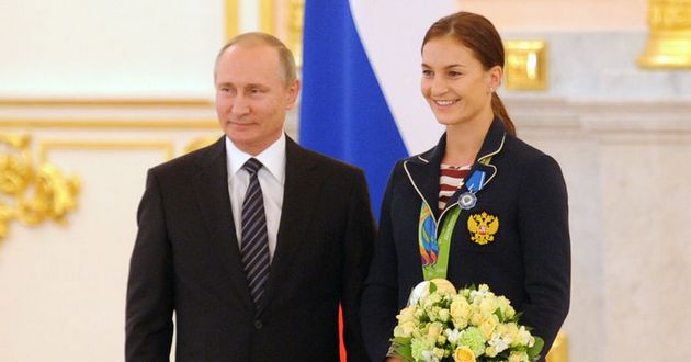 Российские олимпийцы начали тайно избавляться от подарка Путина. ВИДЕО