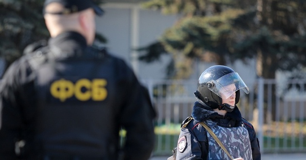 ФСБшники выбили дверь журналисту в Симферополе, проходит обыск 
