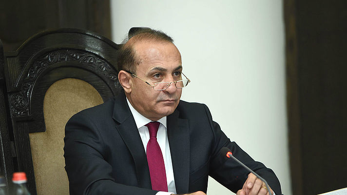Армянский премьер неожиданно засобирался в отставку