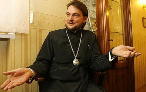 СМИ: власти заставляют лжесвидетельствовать одиозного священника Драбинко