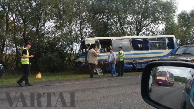 Автобус с пассажирами попал в ДТП на Львовщине: есть погибшие. ФОТО