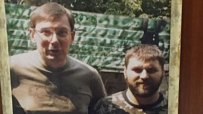 В офисе убийцы полицейских в Днепре нашли фото с Луценко
