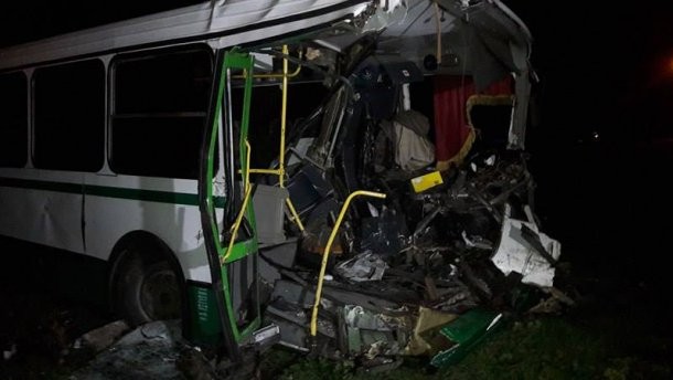 Смертельное ДТП в Покровске: БТР столкнулся с шахтным автобусом