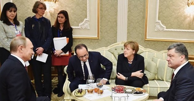 Стало известно, о чем договорились Порошенко, Меркель и Олланд