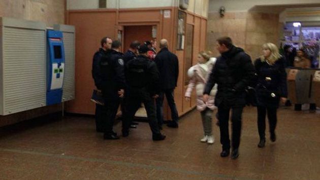 В киевском метро пассажир подстрелил полицейского