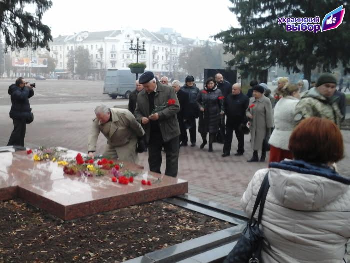 Активисты движения «Украинский выбор – Право народа» почтили память воинов, освободивших Украину от фашистов