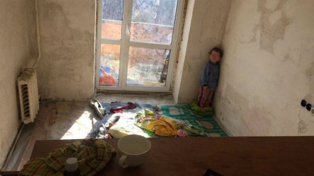 В Киеве обнаружен наркопритон: отец держал 3-летнего сына в нечеловеческих условиях (фото)