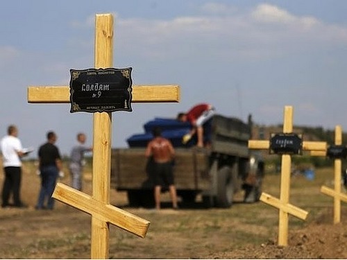Неопознанных «ихтамнетов» на Донбассе хоронят без гробов