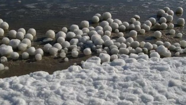 Жители Сибири еще не видели таких снежинок: шоковый природный феномен в ФОТО