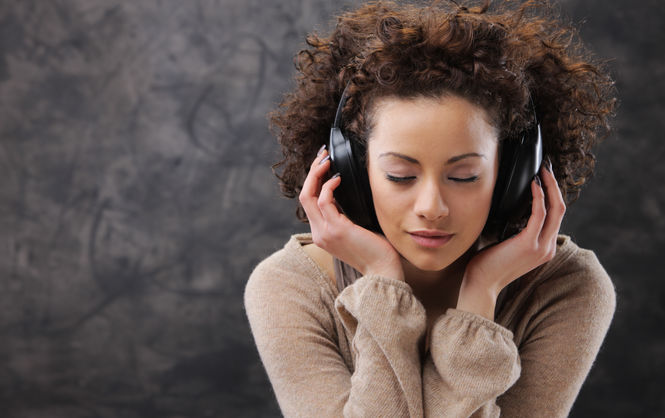 Ученые выяснили, почему некоторые песни «застревают» в голове