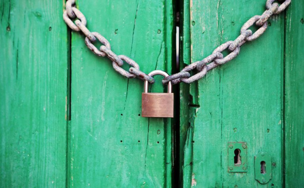 «Денег нет, но вы держитесь». Пять неутешительных цифр для жертв «банкопада»