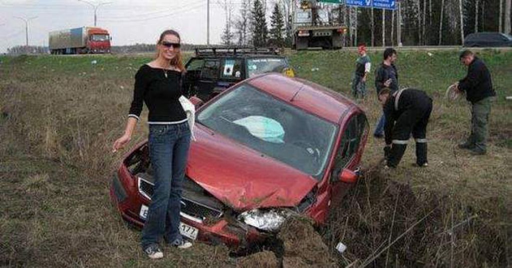 Девушки и авто: подборка курьезов для хорошего настроения. ФОТО