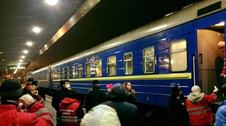 С поезда в Киеве на больничную койку попали 18 детей с отравлением