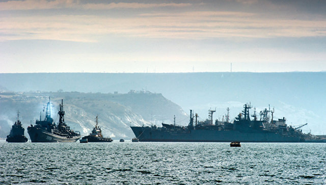РосСМИ: Корабли ЧФ заняли позиции к западу от Крыма 