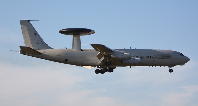 Літак НАТО контролює події у Криму