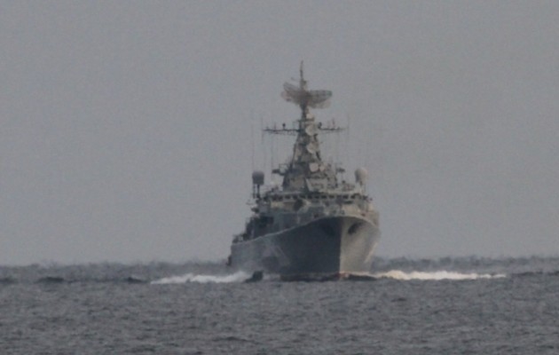 Скандал в Черном море: военный корабль РФ блокировал украинских пограничников