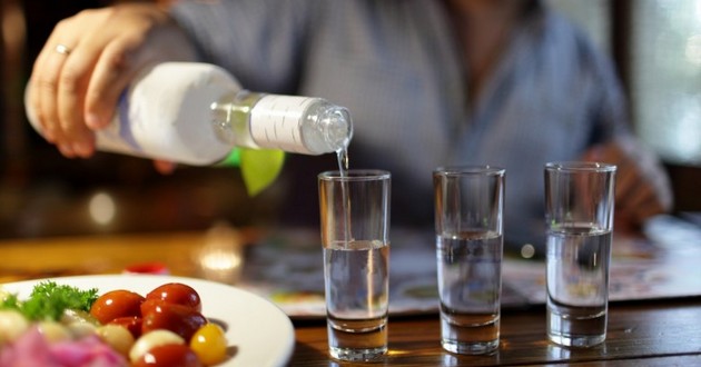 Как правильно пить водку: пара дельных советов с ФОТО