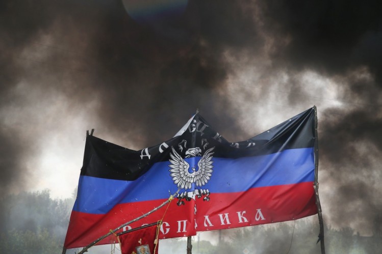 Источник: Россия прекращает передачу гуманитарки на Донбасс