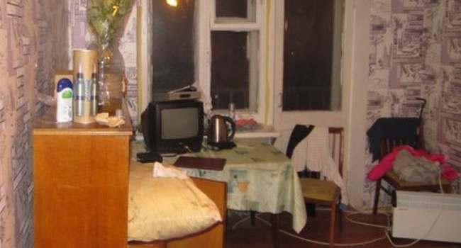 В Киеве двух крошечек оставила мать в квартире без присмотра на 9 дней