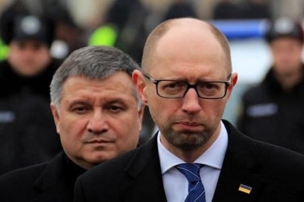 СМИ рассказали о планах Авакова "реанимировать" Яценюка в Украине за деньги игорного бизнеса