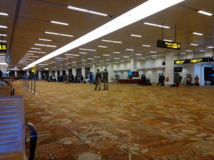 В индийском аэропорту подгузники с золотом на полмиллиона долларов нашла охрана