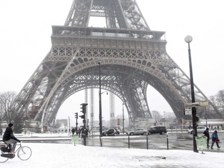 В Париже забастовка привела к закрытию Эйфелевой башни для посетителей