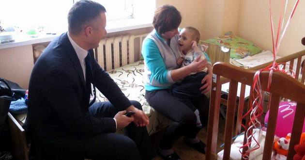 Жуткая история с ребенком: у Порошенко рассказали, как работали «спасателями»