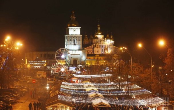 Порошенко и Кличко зажгли главную новогоднюю елку Украины. ВИДЕО