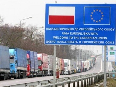 В пробках на границе с Польшей застряло более 1175 автомобилей 