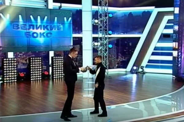 Знаменитый украинский боксер восхитил трюком в прямом эфире. ВИДЕО