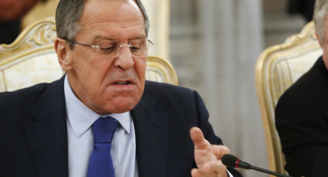 Лавров: Американських дипломатів треба в шию гнати з Росії у відповідь на санкції