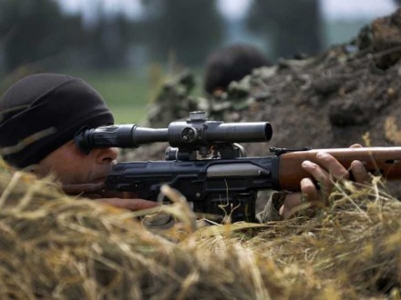 В районе Авдеевки снайперы боевиков обстреляли силы АТО