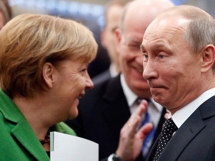 Путин напомнил Меркель о необходимости взаимодействия