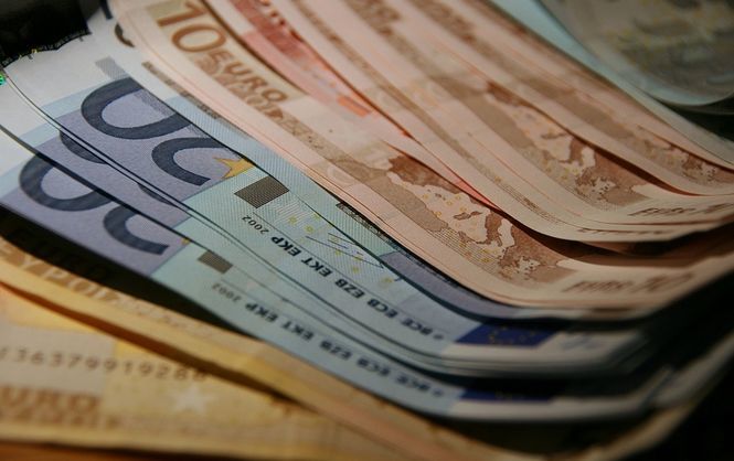 Доллар и евро устремились вверх: свежий курс от НБУ