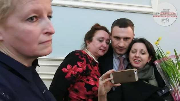 Вдова бойца АТО и Виталий Кличко: скрытая запись в кабинете мэра Киева. ВИДЕО