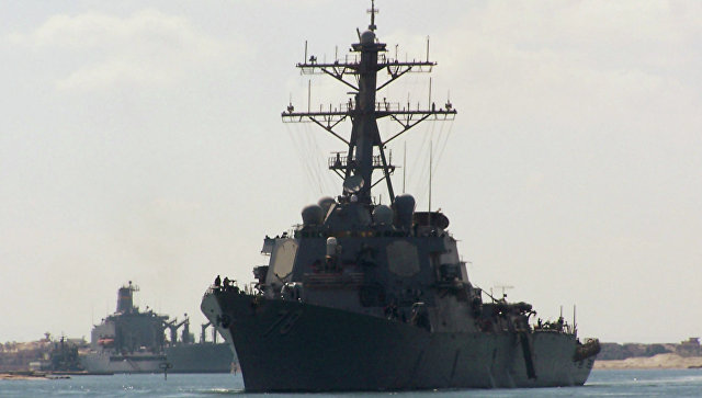 Корабль ВМС США стрелял по иранским катерам