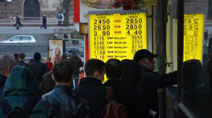 Новые цифры на стендах обменников вряд ли понравятся украинцам: свежий курс от НБУ