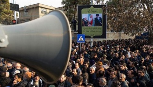 «Смерть России!» кричала толпа на похоронах президента Рафсанджани. ФОТО