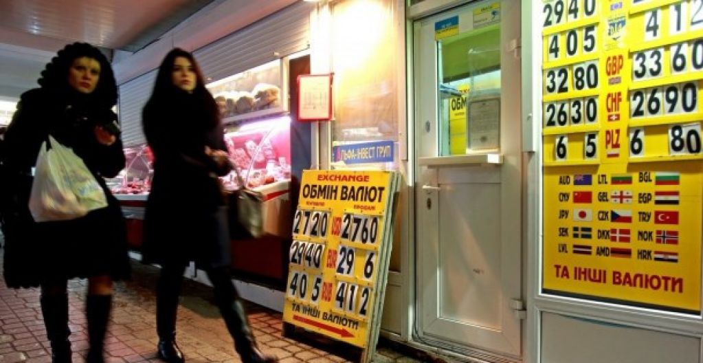 Долар по 30. Чи варто панічно скуповувати валюту