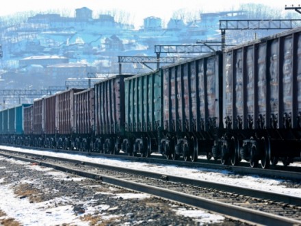 Прокуратура завела дело на активистов, блокирующих железную дорогу в Луганской области